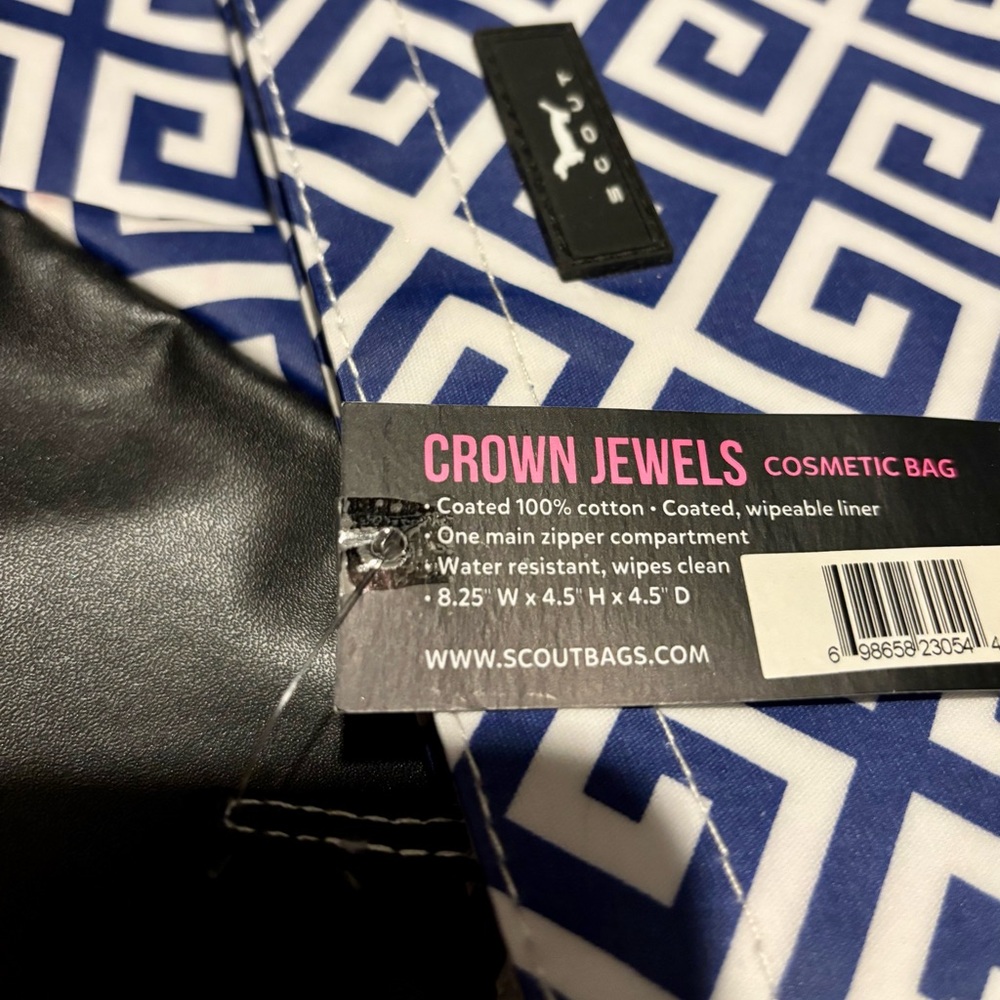 NWT Scout Weekender and Cosmetic Bag Set - Picture 11 of 11